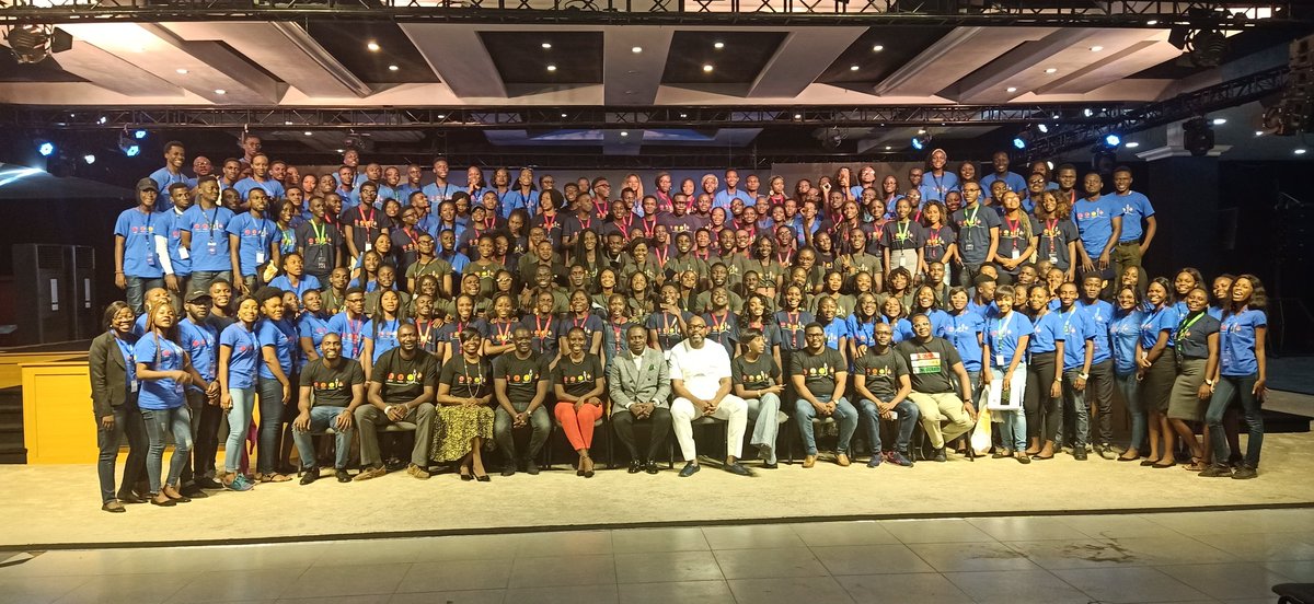 Ebunoluwalabi's tweet photo. This past weekend, I had the opportunity of being 1 of 200 fellows selected to be part of the @theplatformypb class of 2019. Thank you @ChikaNwobi @tallestnaija @pastorpoju. The resulting  energy of putting 200 high potential inidividuals in the same space...very intense. https://t.co/YvTC0QKdGF