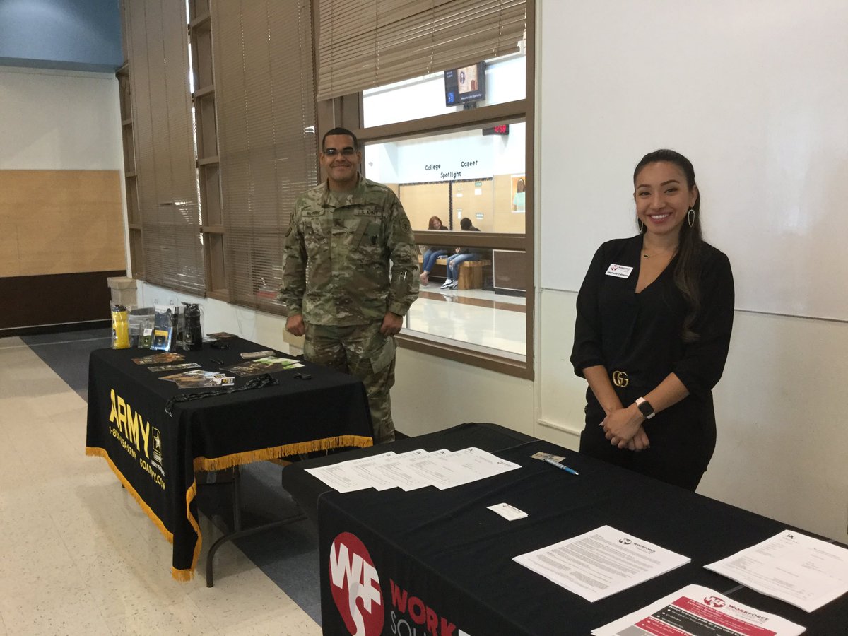 DVISD_OC's tweet photo. US Army & WorkForce Solutions prepare #DVOCstudents for #CareerGoals! #Military #InstaFuture https://t.co/zRPnIvoled