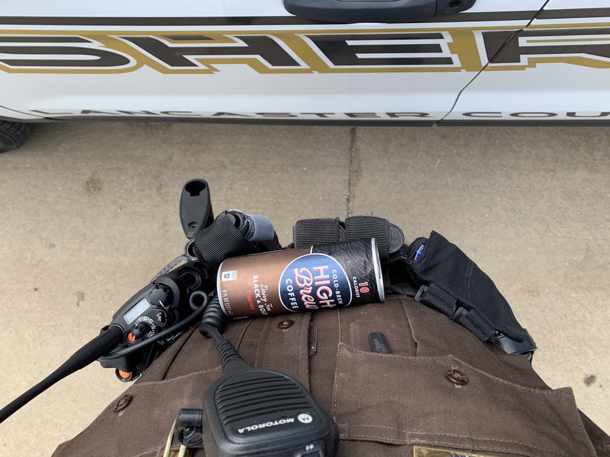 LSOtommy's tweet photo. These load bearing vests are amazing when you have your hands full. #coffeeshelf #workfuel #lnk #lsonebraska #lincolnpolice #lincolnne #lso https://t.co/qhJj9FqnI3
