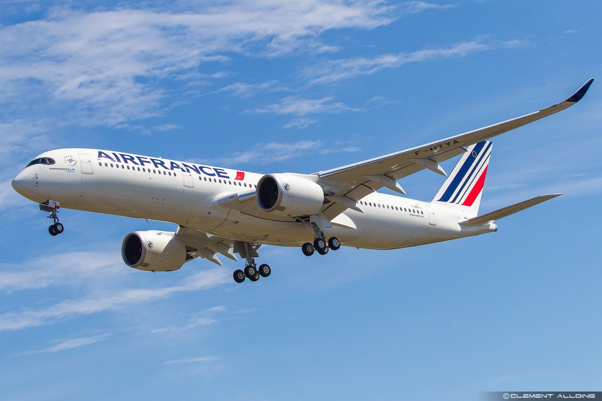 CAlloing's tweet photo. 2 nicely #Airbus #A350 on flight test this afternoon ! The 1st for @Airfrance #FHTYA completing her CAF and the 4th for @EtihadAirways #A6WXD arriving from #XFW ! @airlivenet https://t.co/YyJH7PWACx