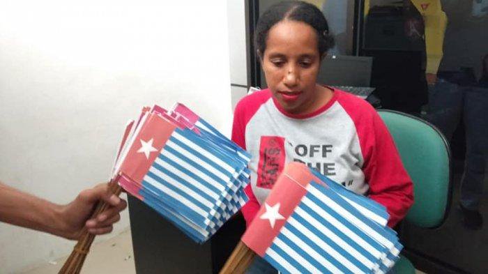 Papua Merdeka (@freepapua) on Twitter photo A mother of 3 young children has been imprisoned in #WestPapua and charged with treason. Sayang Mandabayan's crime? Being caught carrying 1,500 small West Papua flags.
It's time that the <a href="/UN/">United Nations</a> finally acts. Please read her message <a href="/davidakaye/">David Kaye</a> <a href="/mbachelet/">Michelle Bachelet</a> A mother of 3 young children has been imprisoned in #WestPapua and charged with treason. Sayang Mandabayan's crime? Being caught carrying 1,500 small West Papua flags.
It's time that the <a href="/UN/">United Nations</a> finally acts. Please read her message <a href="/davidakaye/">David Kaye</a> <a href="/mbachelet/">Michelle Bachelet</a>