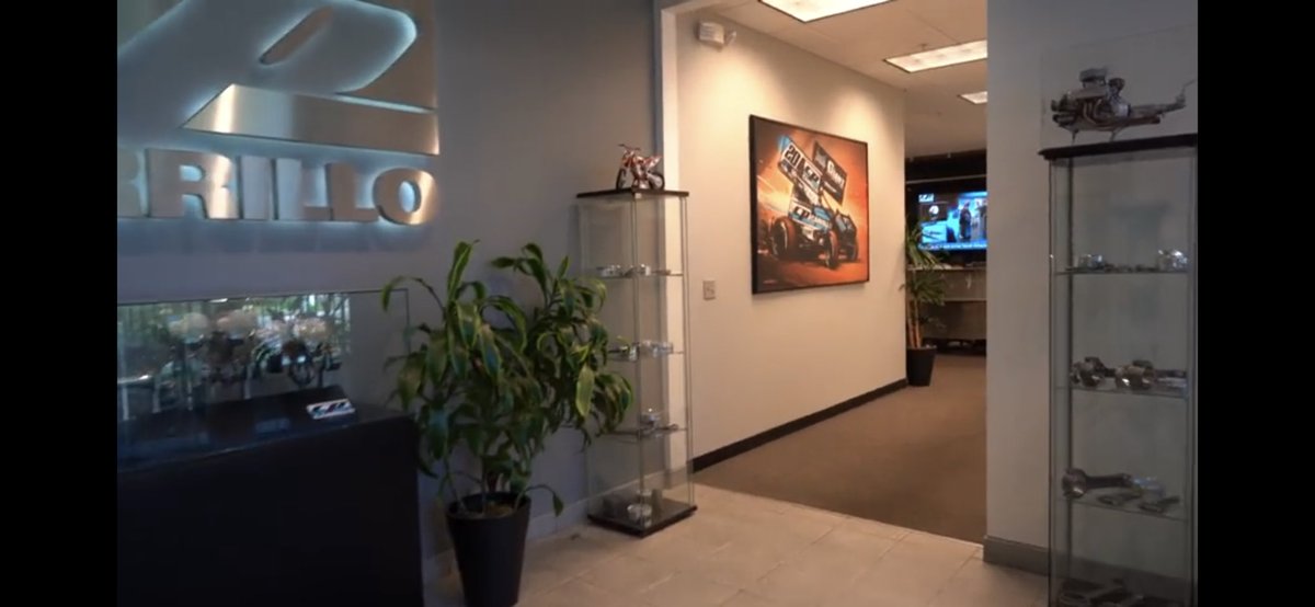 Twizz3rs's tweet photo. I spy @RyanTaylor20   https://t.co/vaMTB0p8i0 https://t.co/h0kcOHIMni