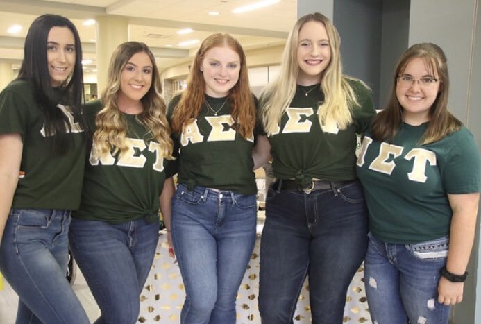 We had a blast meeting you all at Meet the Greeks last week! Still interested in sorority life? Come on down to Open House TONIGHT at Duda Hall @ 9pm! Be sure to register for recruitment! forms.office.com/Pages/Response…