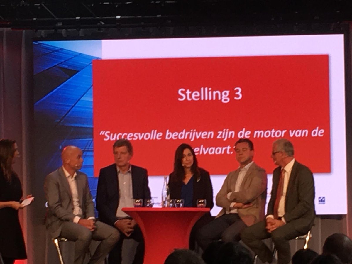 Tijdens de Vastgoedrapportage Twente krijgt Jacob Kolk van Niverplast vandaag terecht de vastgoedprijs van Twente! Gefeliciteerd! En dank dat ik mocht spreken in het panel over de kracht van samenwerking tussen dorpen en steden en dat het zó heel mooi wonen in Twente blijft.