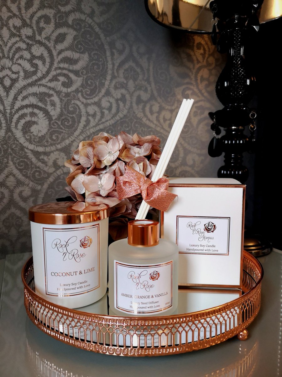n_aromas's tweet photo. @HandmadeHour good evening! My name's Kelly and I run a luxury home fragrance company, Rock n Rose Aromas. We make soy candles, reed diffusers, wax melts, liquid hand soaps and lotions, in a range of beautiful scents and stunning packaging. #HandmadeHour #gift #luxuryfragrances https://t.co/KwWHftY7jC