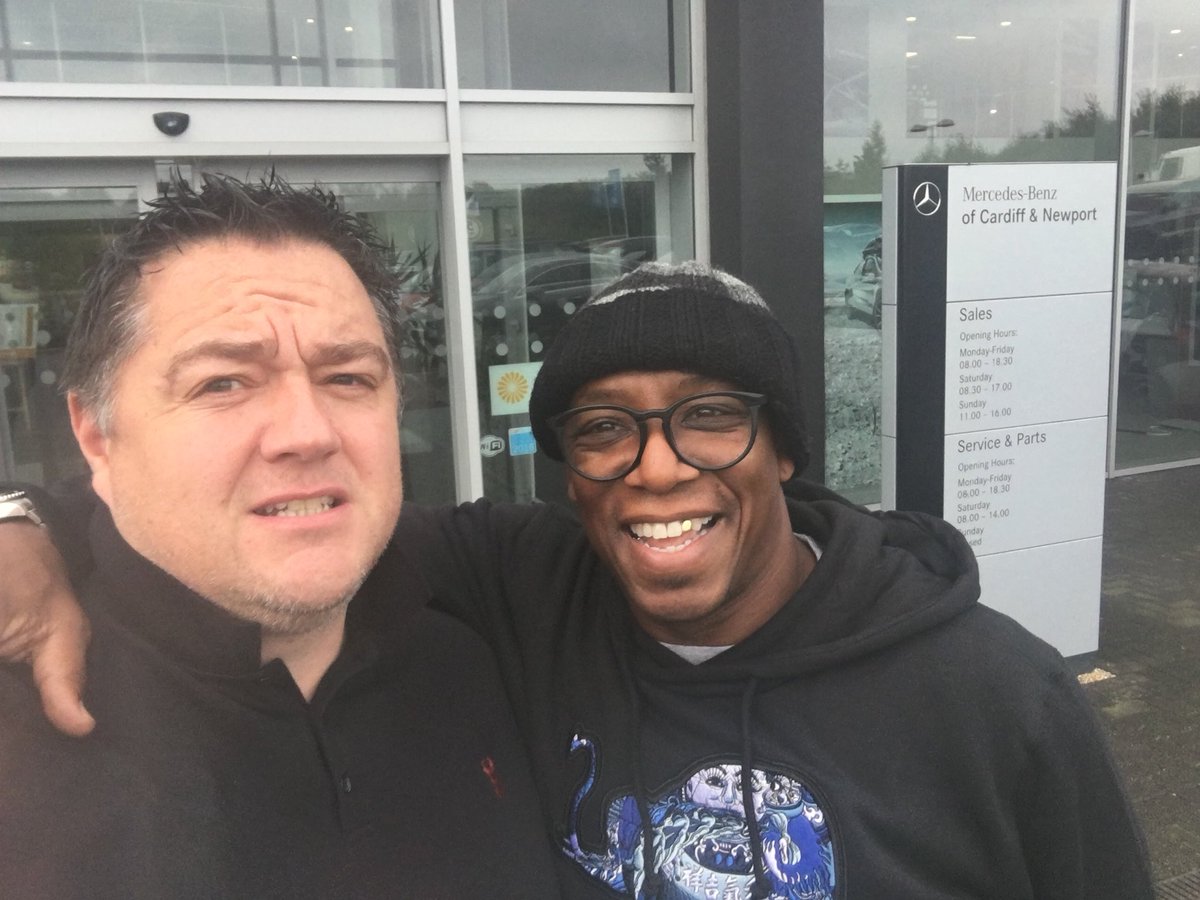 mannie_oneill's tweet photo. Popped to Mercedes in Cardiff today to pay for our new car only to see in my opinion the greatest footballer of my generation standing next to me the legend that is @IanWright0 what an absolute gentleman he was too! https://t.co/4FFMM992gl