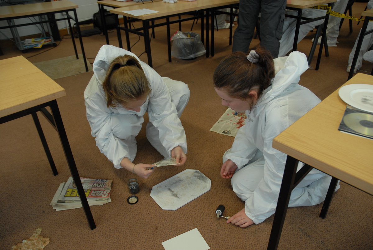 Thanks to <a href="/GCCCW1/">Gaelcholáiste CW</a> and <a href="/BhriainNiK/">Kate Ní Bhriain</a> great interest and good interaction from students with the CSI workshops Carlow.
#TY #csiworkshops #transitionyear