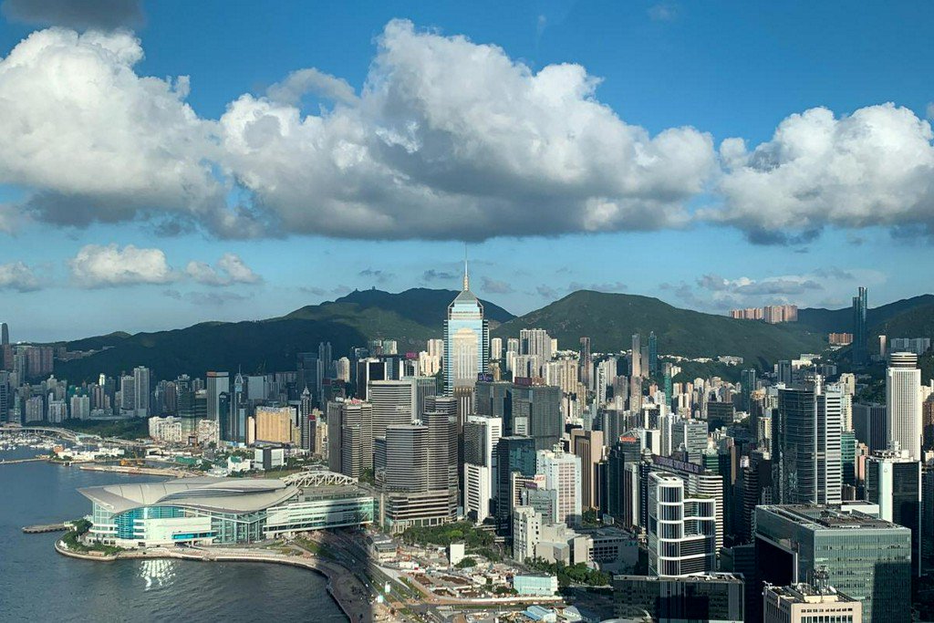Hong Kong protesters pause to mark Sept. 11 https://www.reuters.com/article/us-hongkong-protests-idUSKCN1VW0DT?utm_campaign=trueAnthem%3A+Trending+Content&utm_content=5d794eeb4b188d00011c267e&utm_medium=trueAnthem&utm_source=twitterย โฆ