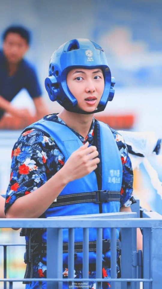 ManuMoraes__'s tweet photo. @rmtownroad Até Kim Namjoon fica pasmo com a beleza dele kkkk ❤❤ https://t.co/mDoJnrcJEi