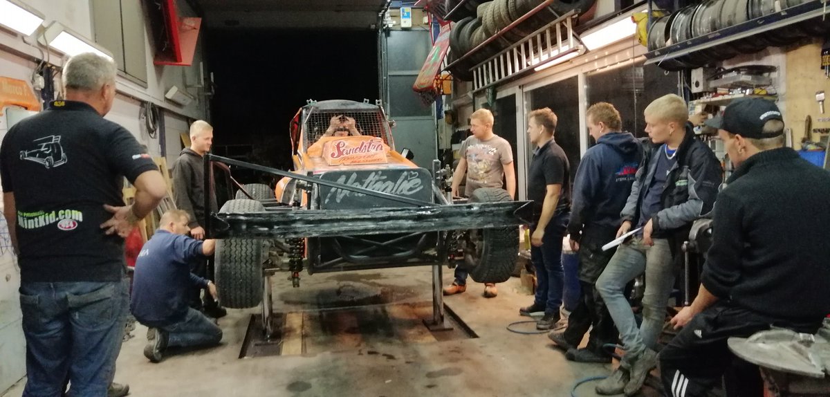 Richard keeps us busy, not jet ready for loading into the bus, clutch not working well ahhh