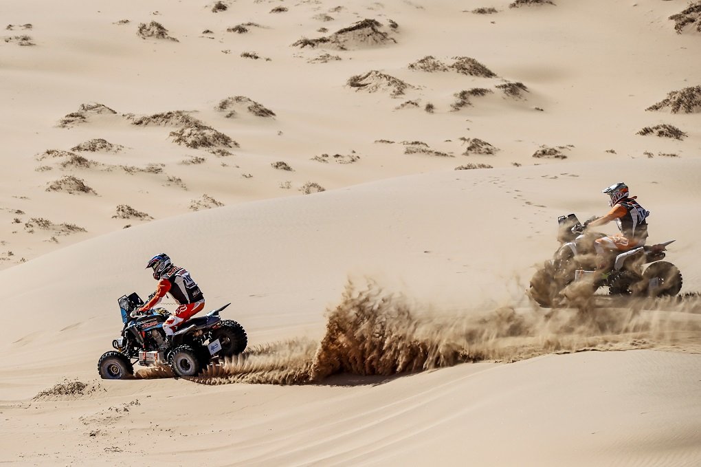 🇬🇧 When the riders are found between the dunes. 🏍🌬️

#Atacamarally2019 #AtacamaRally #mindep #crosscountrymundial #crosscountry #race #crosscountryrally #atacamadesert #chile #tierraamarilla #FIM #FIMcrosscountryrally  #desiertodeatacama