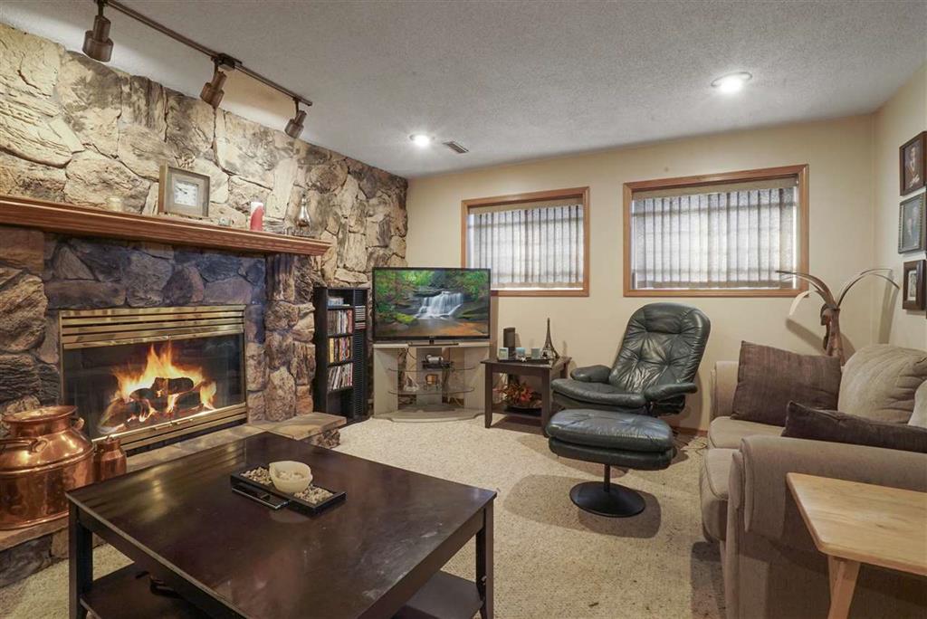 LeadingSells's tweet photo. 7003 153A Ave NW, #Edmonton
This great split level home is ready for your family!
Call Rosemary Waters direct at 780-893-2026 for more info or to view this listing.
https://t.co/4SLQzhzd4I
#yegre #realestate #4bed3bath #wetbar #community https://t.co/9aQWc0Cq0L
