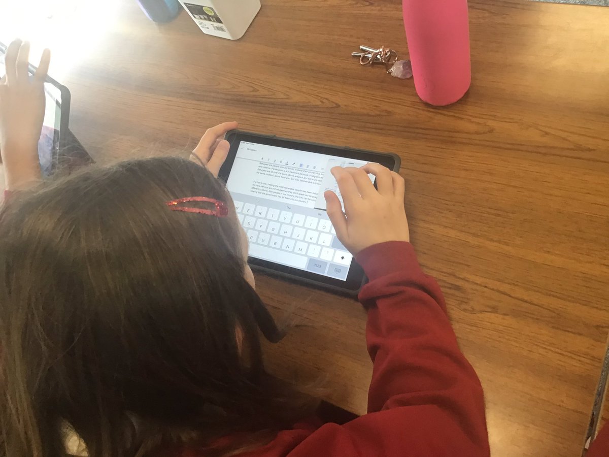 WellfieldMiddle's tweet image. Year 7 effectively used the split screen feature on their iPads when drafting their balanced arguments today - it meant that they could view the ideas on their plans as they constructed their paragraphs ✍️ #wellfieldloveswriting #purposefultechnology