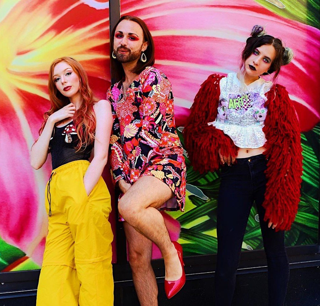 truuartteam's tweet photo. 🔴❤️#RedRegime ❤️🔴
"Ready=Rude Respectful=Ruthless Responsible=Recklessness!"
📸#Photographer: @carnegieimagery
🈵#Model(s): @annalorbach @lilac_sunrise_ @christophe.jane
#rowdy #respect #reck #fashion #sculpturemke #truuartteam https://t.co/gbgUuFlAdS