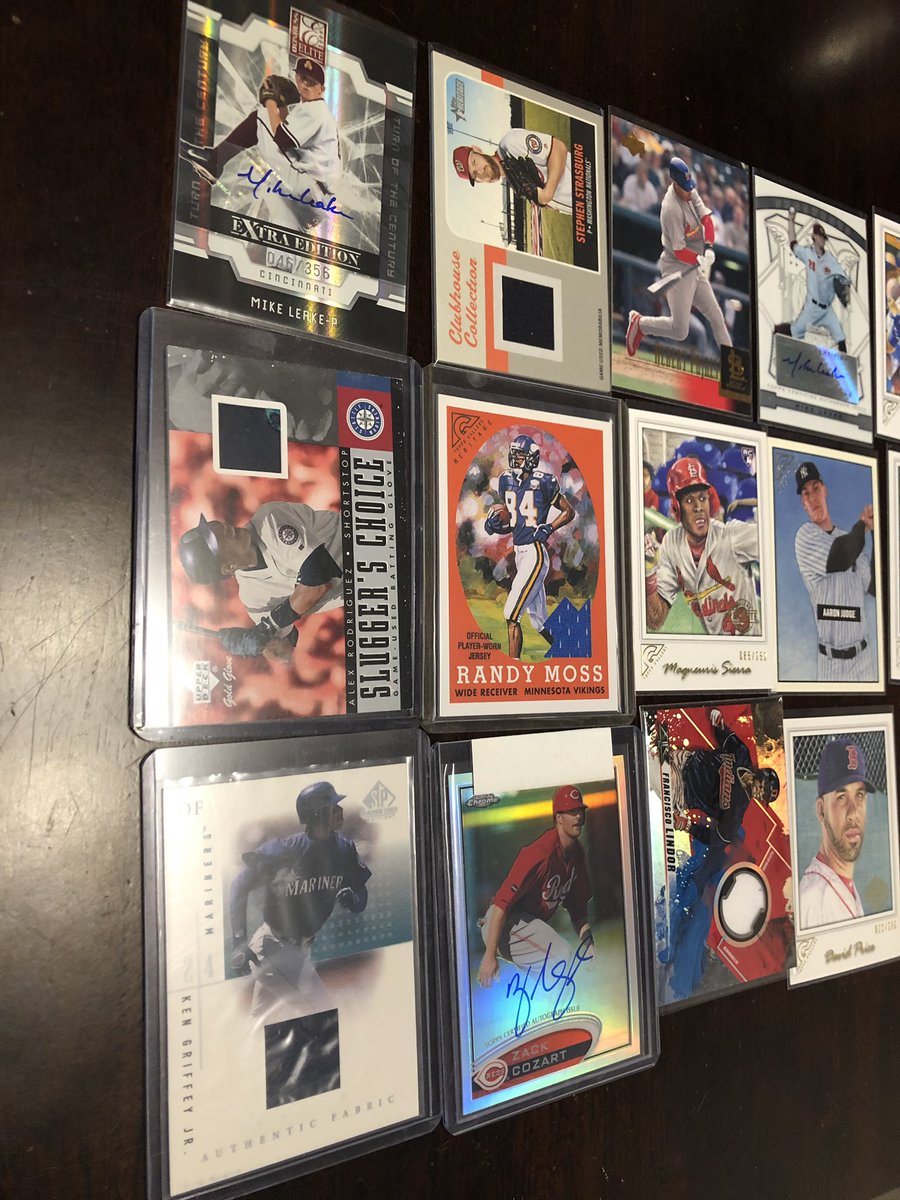 SigsSimmos's tweet photo. Complete lot of cards. $45 shipped. @HobbyConnector @TheHobbySpyder #WeMakeItFun #TellUsWhoYouCollect #WeWillThrowInExtras https://t.co/Zj9vBbkFm1