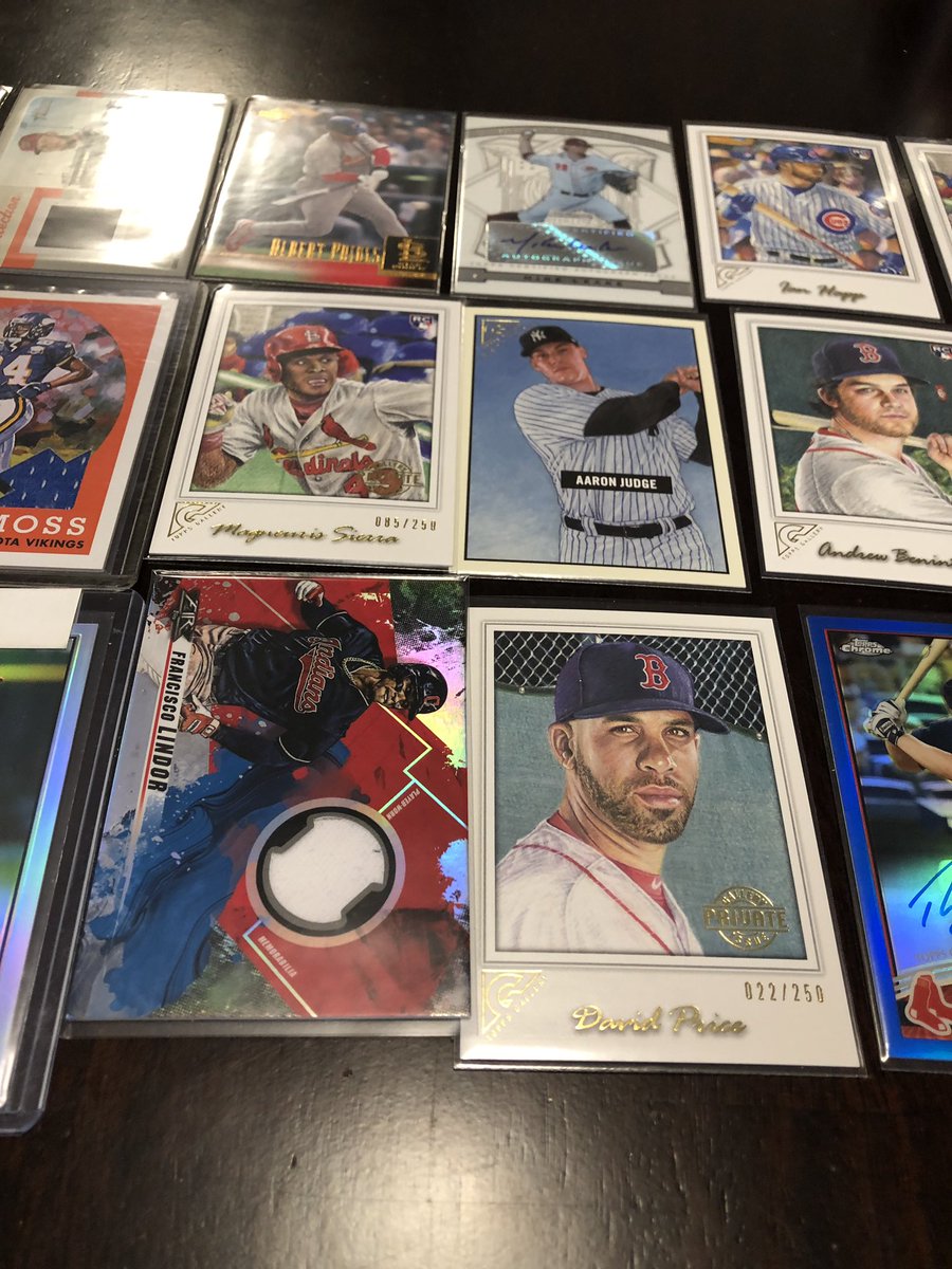 SigsSimmos's tweet photo. Complete lot of cards. $45 shipped. @HobbyConnector @TheHobbySpyder #WeMakeItFun #TellUsWhoYouCollect #WeWillThrowInExtras https://t.co/Zj9vBbkFm1