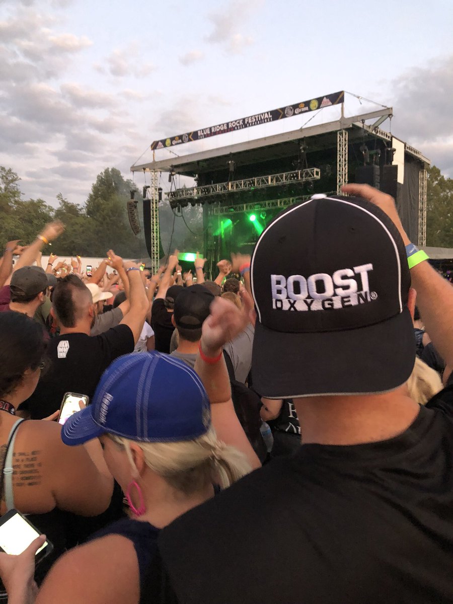 BoostO2's tweet photo. When you want to ROCK AND RECOVER, give yourself a Boost! 🎶

Musicians and rock bands implement Boost while on-tour. 

#BoostOxygen #performance #vocalsupport #fatigue #feelbetter https://t.co/IULbLX5Il2
