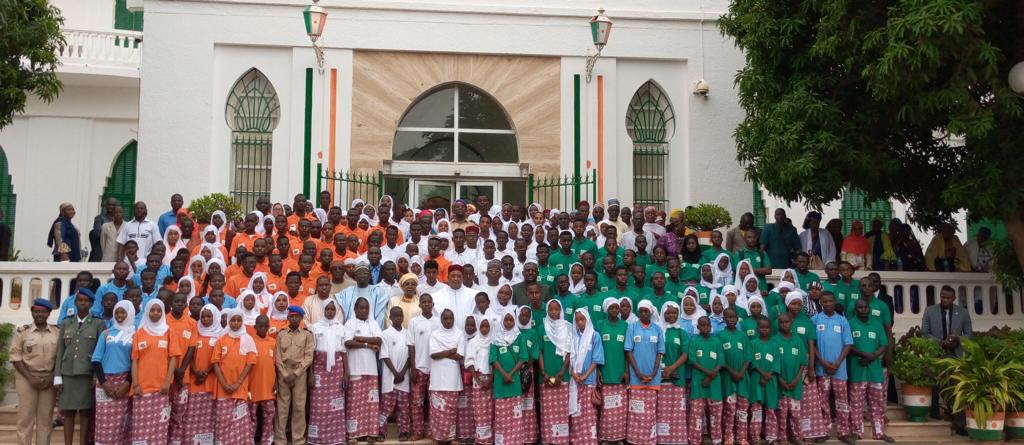 AissataMhm's tweet photo. Ce mercredi 11 septembre 2019, les lauréats de la 9ème édition du #PEM19 ont éte reçus par le Président de la République au Palais Présidentiel. AIM
@FirstLadyNiger @OAFLA @prix_excellence @PresidenceNiger 
@FondationGuri 
#PEM19
#Niger https://t.co/j2XtxH4TxQ