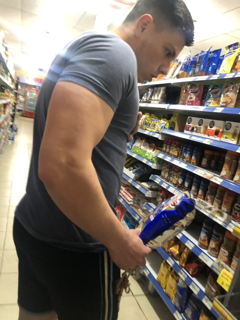 dameesoya's tweet photo. Metro ochenta y cinco de chongo recién bañado... 🙌🏻😈✊🏻💦 #DameEsoYa #mirame #chongo #terrible #LosBrazos #ElShort #LasPatas #todo https://t.co/SmWzW53j53