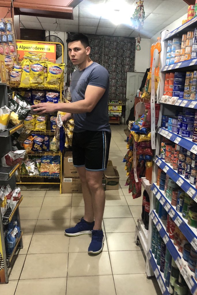 dameesoya's tweet photo. Metro ochenta y cinco de chongo recién bañado... 🙌🏻😈✊🏻💦 #DameEsoYa #mirame #chongo #terrible #LosBrazos #ElShort #LasPatas #todo https://t.co/SmWzW53j53