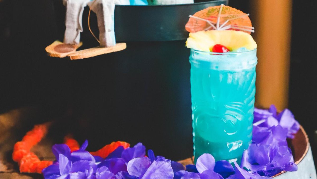 Happy Hour Reminder 🌴🌴🌴 $5 drinks, $5 apps, $2 off beer and wine, Tues-Thursday, 5-8pm. Come see us tonight!⁠