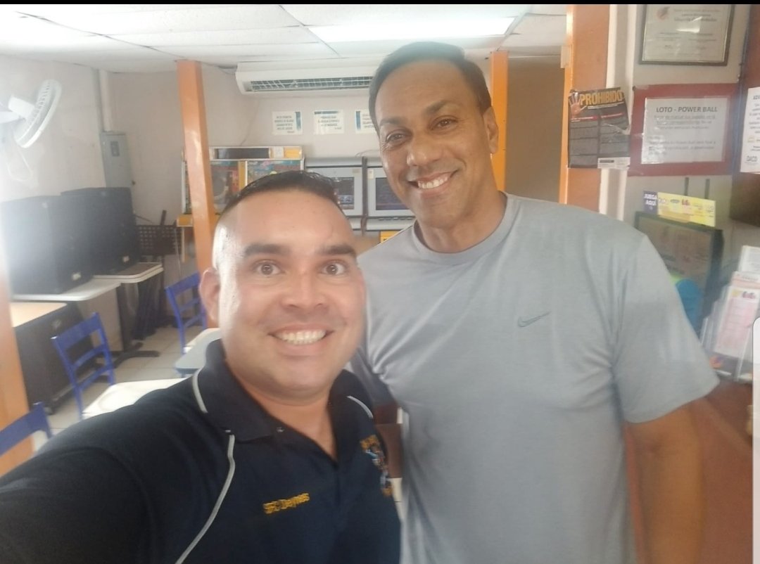 migueldeynes's tweet photo. Cuando te encuentras al Sr Juan "Igor" González en una panaderia un miercoles cualquiera y te sientas a hablar de beisbol mientras se beben un cafe #UnInmortalesEntreMortales #WednesdayAfternoon #1995 #PuertoRico #DreamTeam #2xALMVP #3xAllStar #6xSilverSlugger #TeamPR #TeamRubio https://t.co/CscPpVIBNI