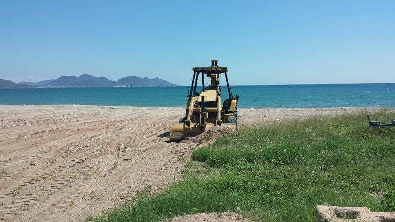 Desert_Fest's tweet photo. Recuerdos de #DesertFest2013

Así preparábamos el terreno donde se llevaría a cabo la segunda edición de #DesertFest. 

El festival se celebraba de nueva cuenta  en fiestas patrias, en la explanada del extinto Hotel Fiesta Real, seguíamos siendo un festival de 2 noches de fiesta. https://t.co/phJbrcjQCt