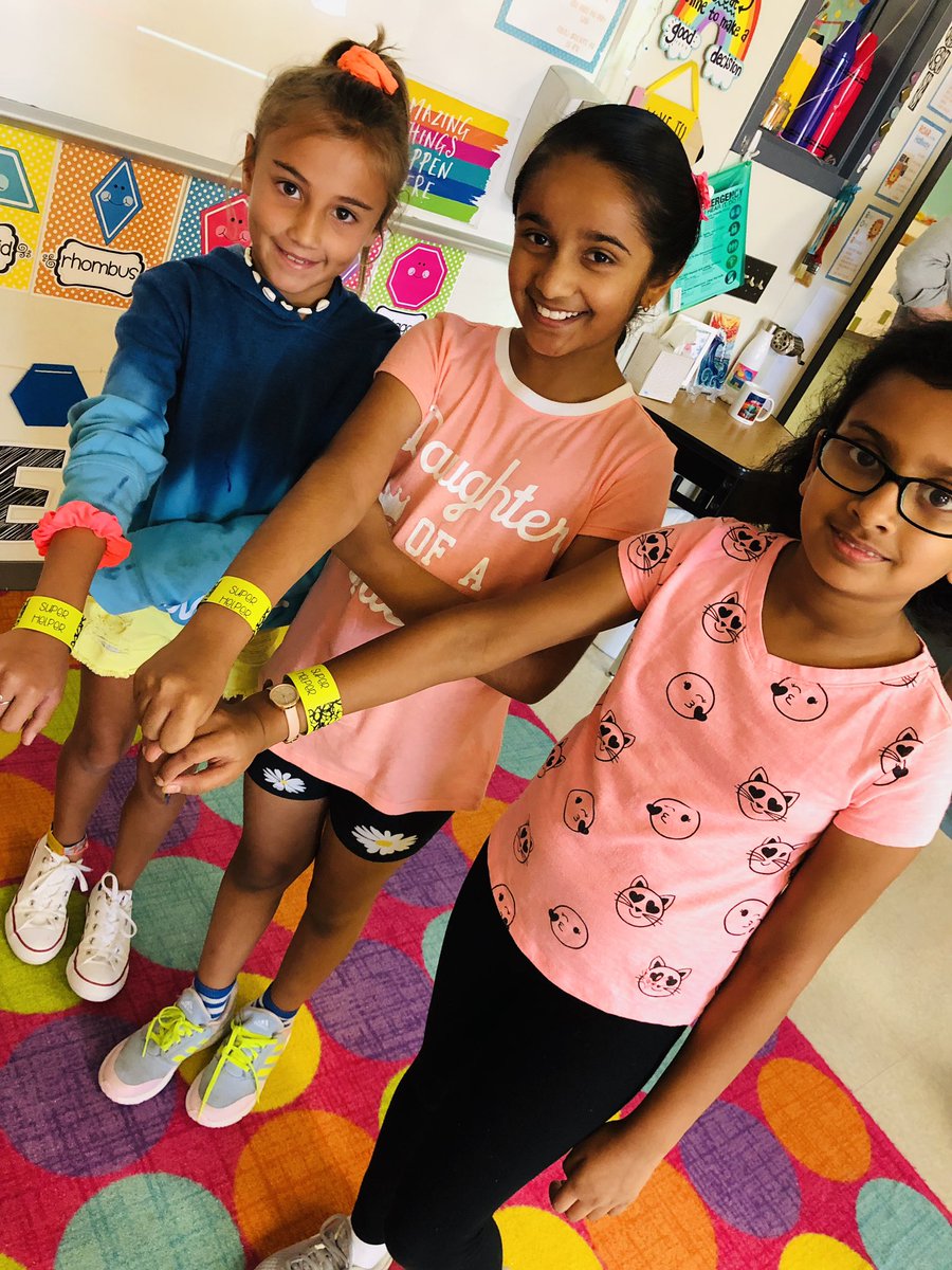 missh_ART_mann's tweet photo. More Super Helper rockstars in the art room today! ππ»πΈ #mcspedden #elementaryart #inspireoneinspiremany @McSpeddenES #superhelper #rockstar #rockstarbehavior #behaviorbracelets https://t.co/RuQ8xPoP0F