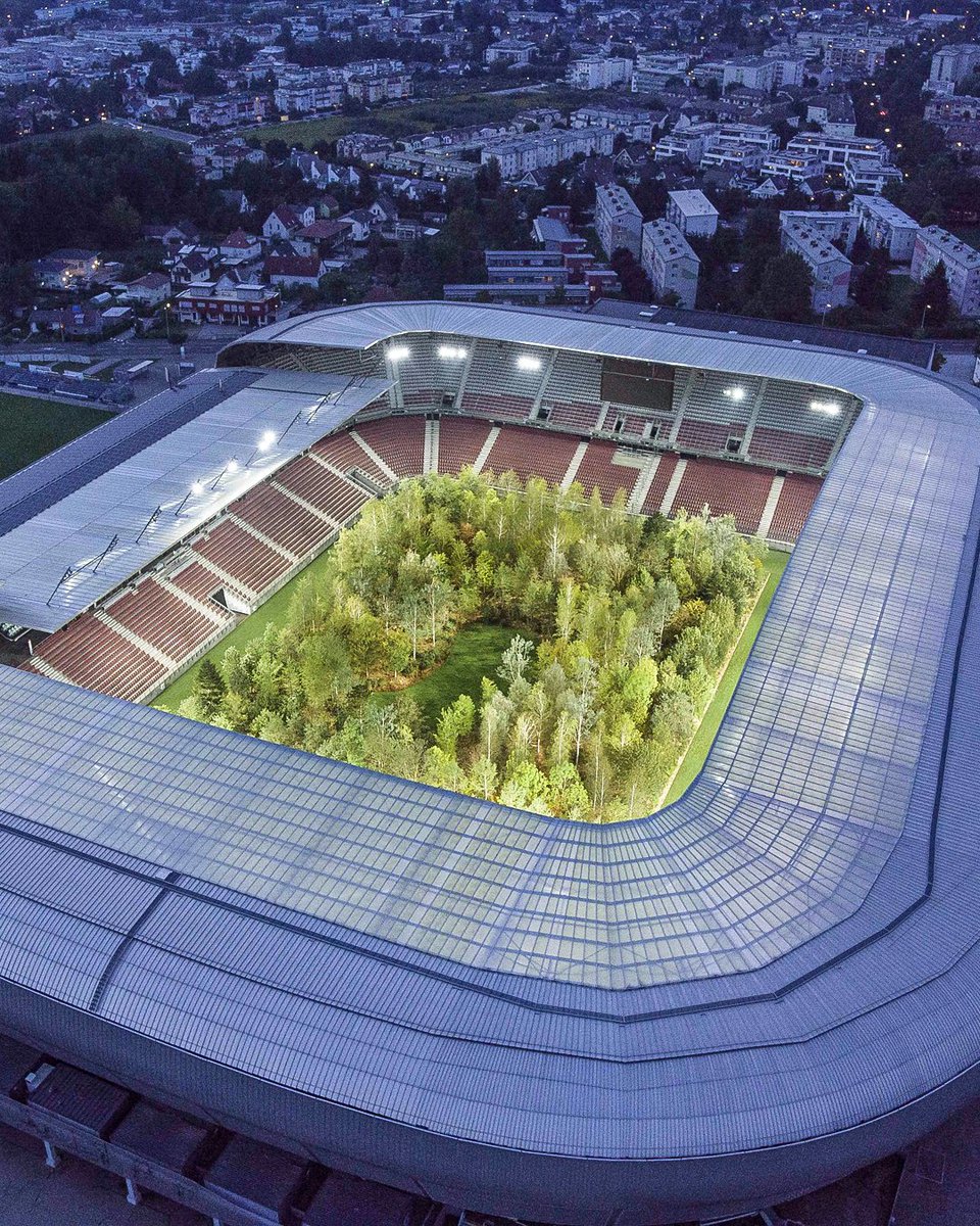 433's tweet photo. SK Austria Klagenfurt have allowed a Swiss artist to plant a forest on their pitch in order to raise awareness for deforestation and climate change 🌲😍
⁣
📸 Gerhard Mauer https://t.co/a38IeiBqkf