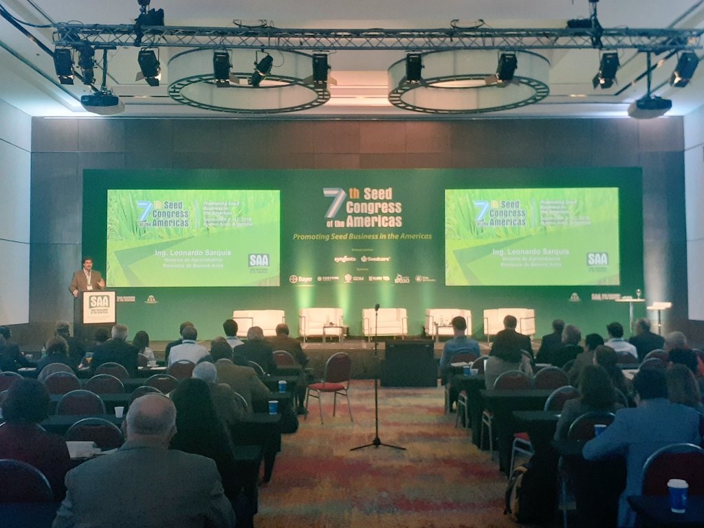 AgrofyNews's tweet photo. #SaaSEED2019 "Siempre hablamos para nosotros, y no le hablamos a la gente. Debemos mostrar los beneficios del campo. Somos un país que produce alimentos en cantidad y calidad", @ljsarquis de @AgroindustriaBA. https://t.co/qQdlp5WYJp