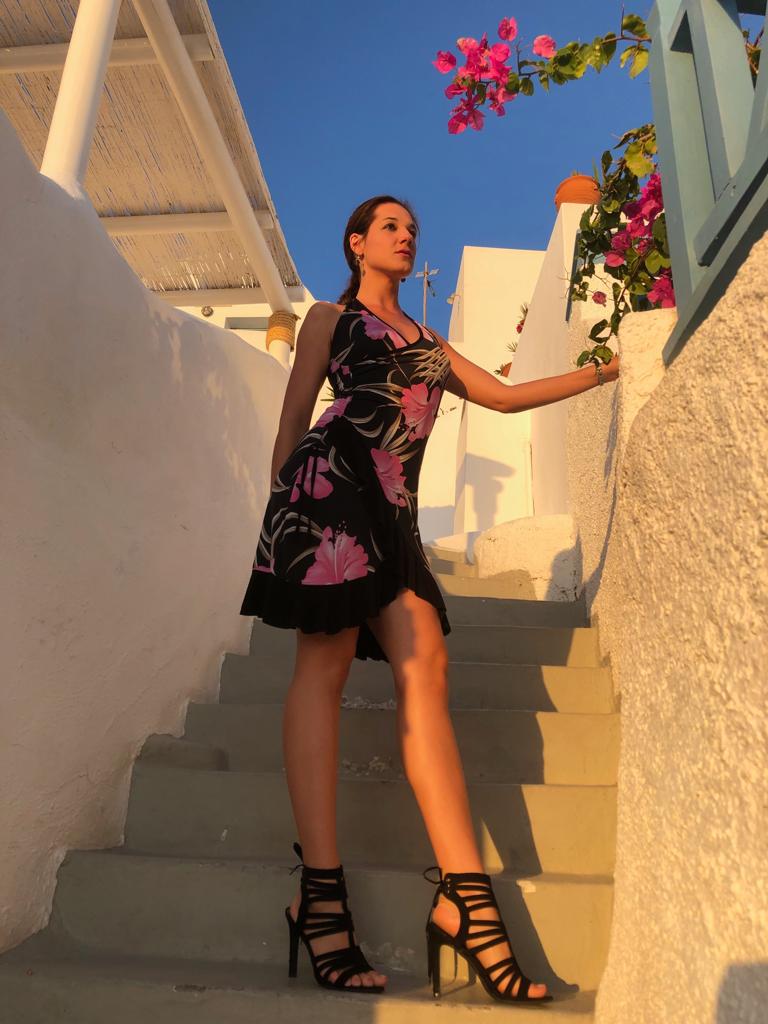 CosetteVantage's tweet photo. Make the impossible possible. 😎 The possible easy and the easy one with style. 👠😉 #cosettevantage 💎 
#maketheimpossible #missionpossible #easyandintellige #mission #missonoflife #greece🇬🇷 #santorini #imerovigli #summerflair #flair #flowers🌸 #flowers #stepbystep #stairs https://t.co/3eJ7n4BLyh