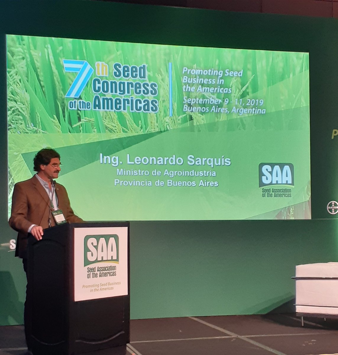 ASASemilleros's tweet photo. @ljsarquis Ministro de @AgroindustriaBA presente en el cierre de #SAAseed2019 destacando al sector como motor de la economía, la necesidad de una ley de semillas pronto y la importancia de comunicar todo lo que el sector hace para el beneficio de toda la sociedad en general. https://t.co/StV023V1G0