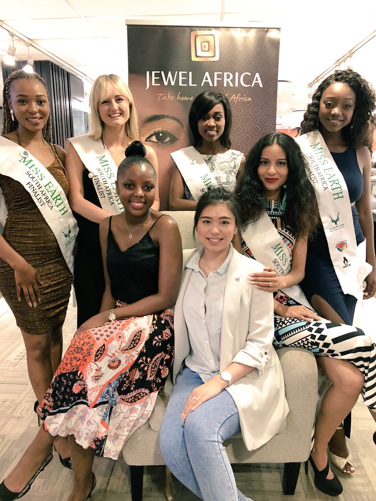MbaliyFutureVet's tweet photo. Bling Bling ❤️❤️❤️
It's true what they say
"Diamonds are the girls best friend"
@jewel_africa_joburg
@Jewel_Africa
@missearth_sa
@tsogosun
@Montecasinoza
#Diamonds
#SSmonte https://t.co/m8YU0UnrXp