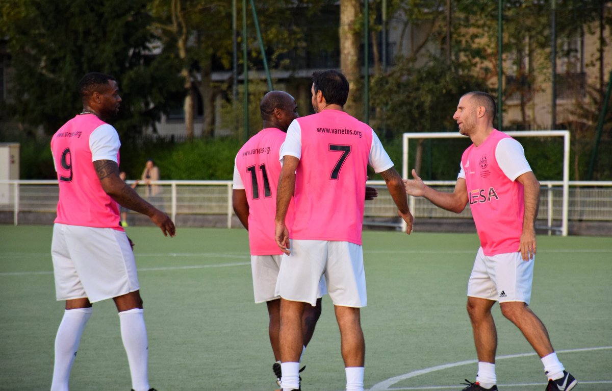 VarietesCF's tweet photo. 🙌 Superbe soirée au Stade de la Muette avec une large victoire du @VarietesCF (15-0) contre l'EDF des Parlementaires !
⚽️ @SmaBouabdellah x4, @fredpiqoff x2, @piresrobert7 x3, @RobertMalm x2, M.Mabrouk x2, Be.Cheyrou et A.Giresse !
💸 Surtout, 30.000€ récoltés pour le @CNRS ! https://t.co/8XEX5oSVOI