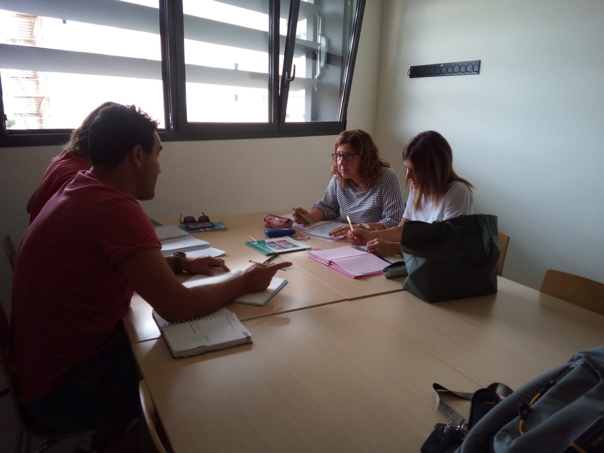 BuenCeip's tweet photo. Primera reunión del equipo que liderará el proyecto "growing together". El equipo belga nos ha visitado en Zgz y por tres días vamos a definir las primeras acciones. Efervescencia a tope!!!!! @sepiegob @diegoarroyom @dgalextranjeras @CesarMP6 @vickygilc @andres_ajo https://t.co/8BCMeTgmQ6