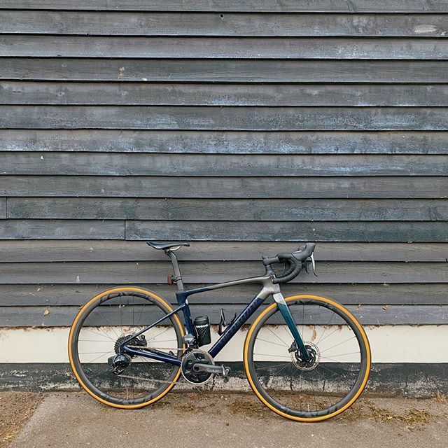SO much love for this bike 💕
•
•
•
@specialized_uk @iamspecialized_wmn  @sramroad @sigmasports #IAmSpecilaized #BAAW #Cycling #LoveCycling #CyclingPhotos #Specialized #SpecializedRoubaix #NDB #BuiltByTheRide #WomensCycling #ExploreMore #AdventureMore… ift.tt/34EBJWQ