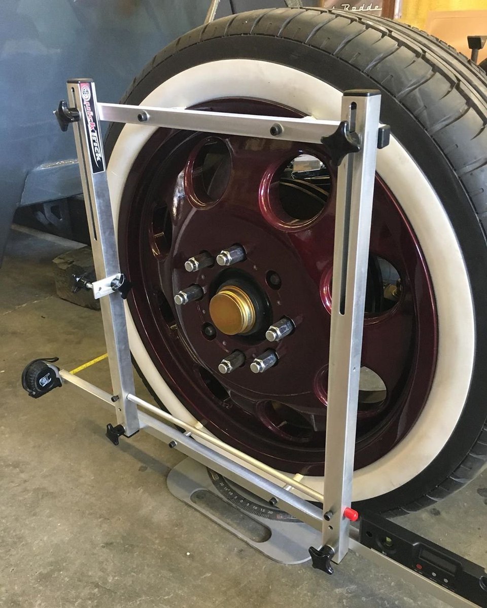QTAlignment's tweet image. #WheelWednesday
Another awesome build in progress for the #shakedowntosema tour, putting the #QuickTrickAlignment 90073 system to use. 
Repost from @popeyesrodshop -  Getting the front end lined up with the @quicktrickalignment kit. Awesome product and service from them. Good th.