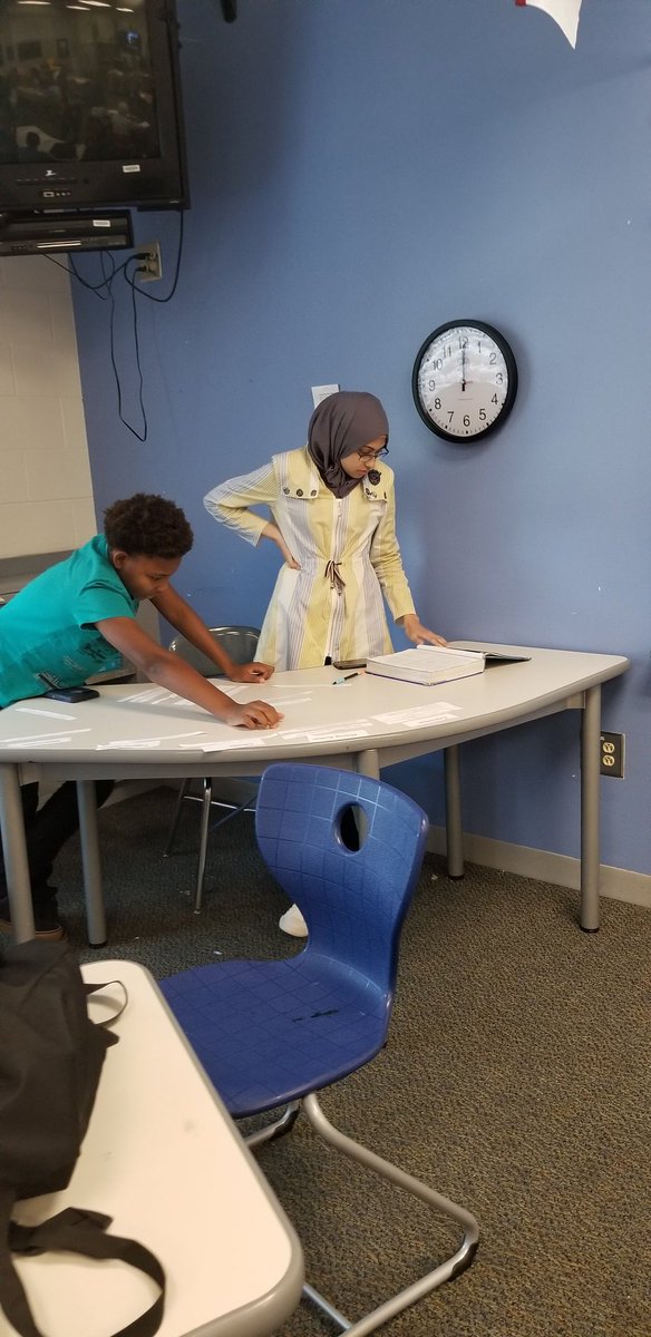 HeilmanAudrey's tweet photo. Collaborating to sequence events and plot diagram structure. English I has great communication skills!!
#khsallin the story! https://t.co/GpjFhBDmvt