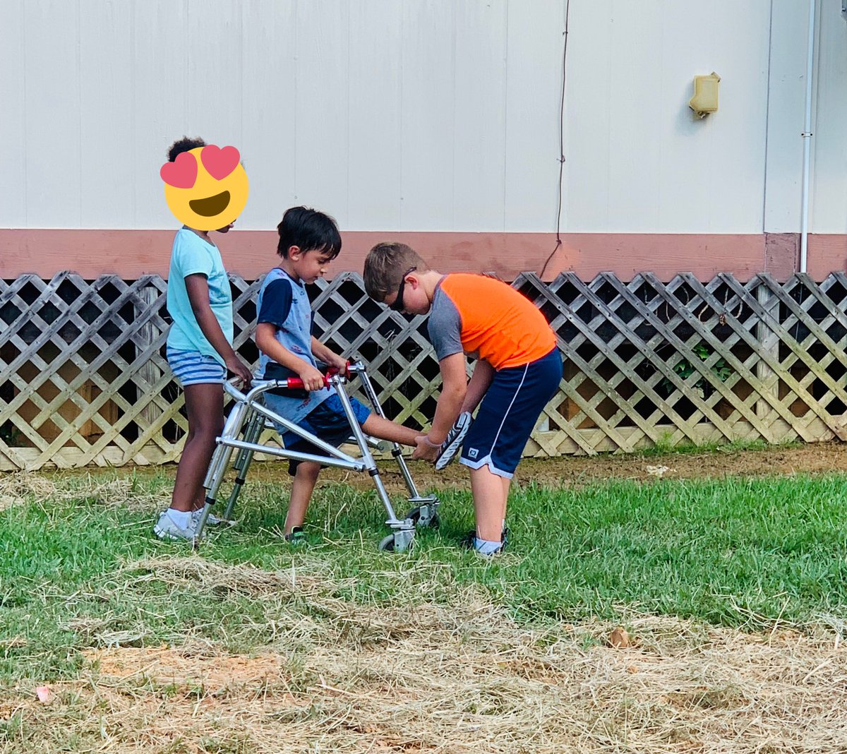 amymarlotabor's tweet photo. Tabor Owls 🦉 exemplifying weekly Project Positivity Trait of “Kindness.” Stopping on the playground to help a friend with their shoe without being asked!#Puttingothersfirst@BallentineElementary https://t.co/geRWsOLYkM