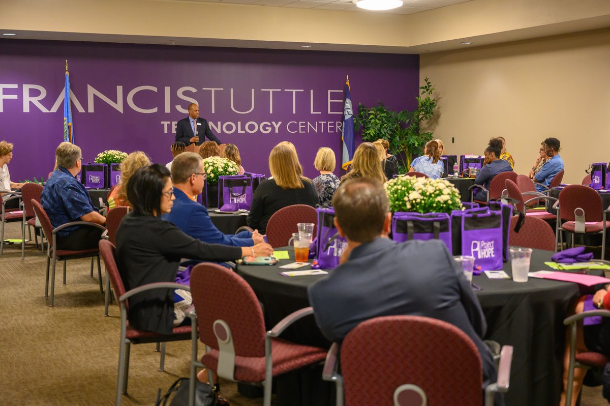 FrancisTuttle's tweet photo. Francis Tuttle’s Project HOPE invited counselors from partner schools to an informational luncheon Wednesday. Counselors learned how Project HOPE saves students from dropping out and offers them a lifeline to career success. https://t.co/lvuq0BKcOu