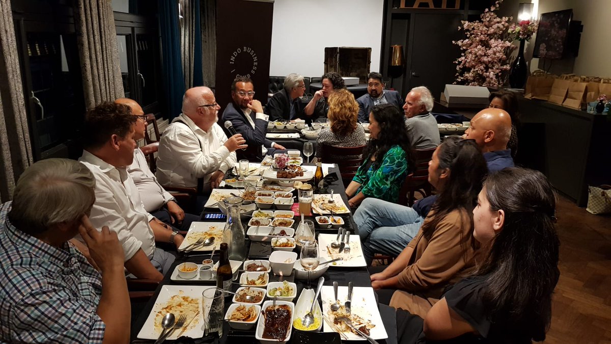 Net terug thuis van <a href="/IndoBusinessNL/">Indo Business Club</a> Café met aansluitend lekker Indonesisch eten van Pondok Makan Yati. Twee dagen netwerken (gisteren ambassade) gaat niet in de koude kleren. Ben bekaf. Hopelijk laat mevrouw Mug mij vannacht met rust en kan ik lekker slapen