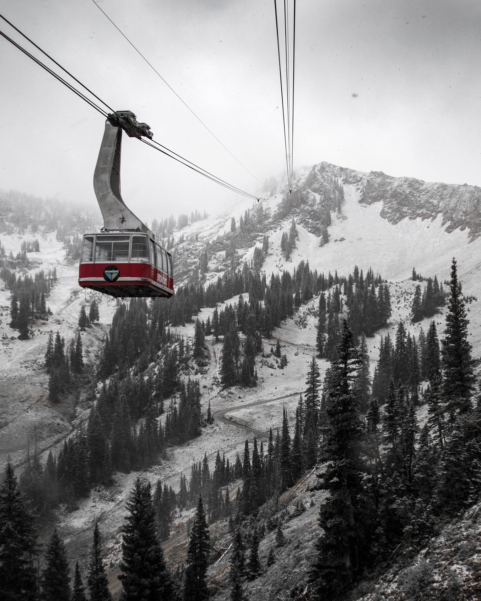 TheSkiCity's tweet photo. So this happened today! First snowfall of the 19/20 season ❄️🌨 
⠀⠀⠀⠀⠀⠀⠀⠀⠀
📷IG: @ chris_segal #SkiCity #SaltLake https://t.co/BcF5vYFUA5