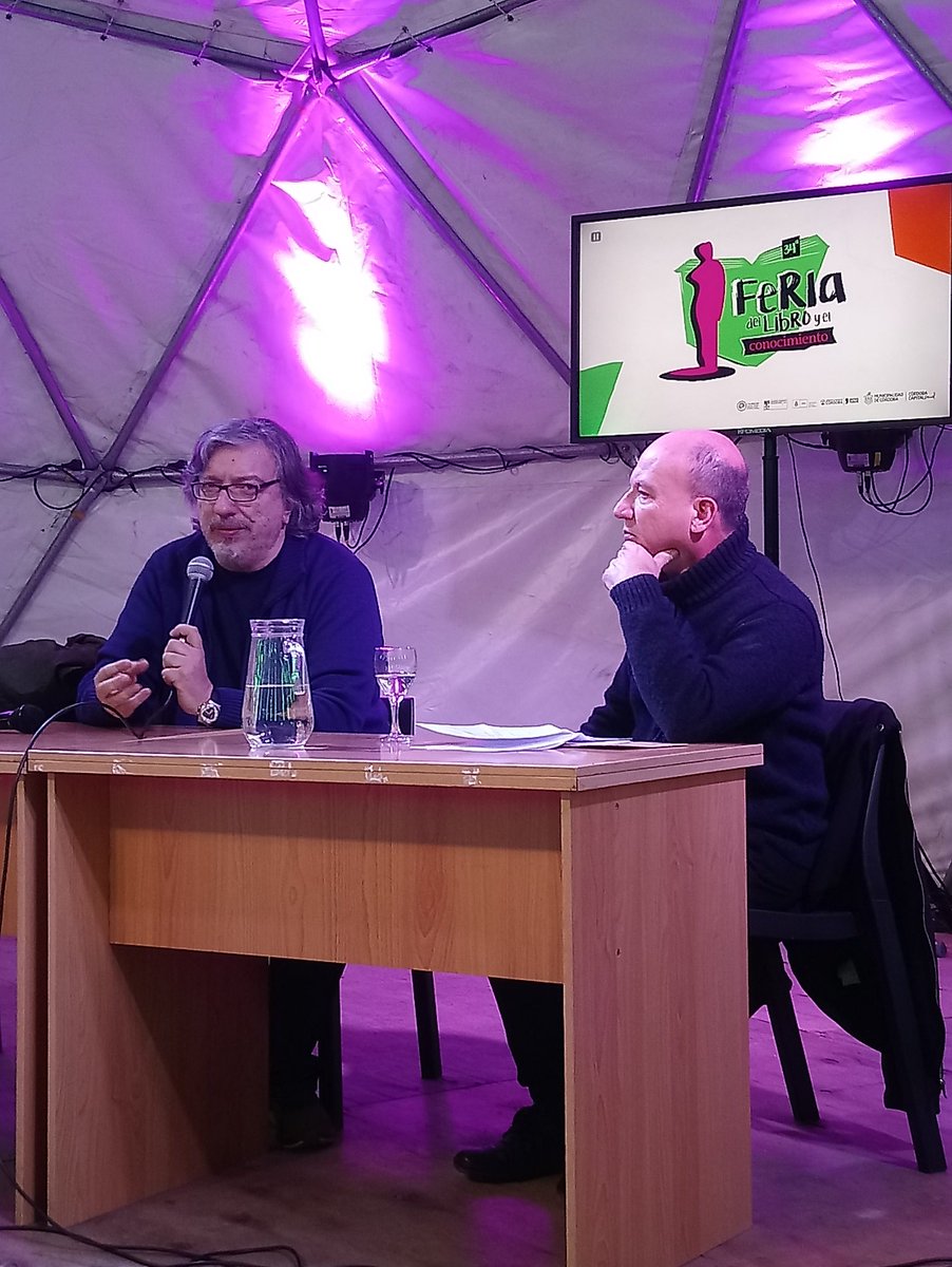 Babiloniagl's tweet photo. Ahora en el Patio Mayor del Cabildo, se presenta @olguinserg en la @FeriadelLibroyC en una entrevista abierta con @DirtyOrtiz
#ModoFeria #Fdlc2019 https://t.co/yMdT6JIcJm