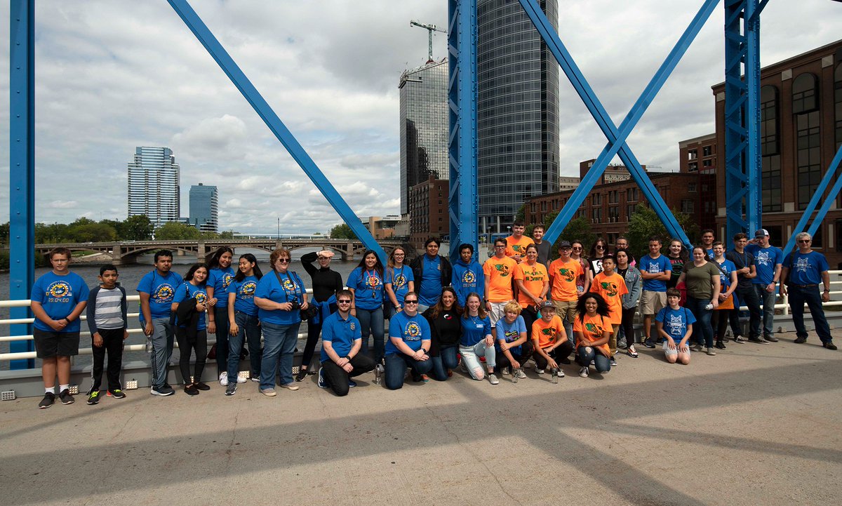 Switch's tweet photo. It was great meeting all the @FIRSTinMichigan students who joined @Switch VP of Government & Public Affairs, Natalie Stewart and @ArtPrize Project1 on a #STEAM experience to explore where science and #technology intersect with art! #SwitchSTEAM #STEAMEducation @grcc @KCADofFSU https://t.co/eellr2Obul