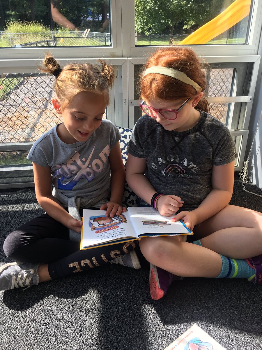 MsStocker2's tweet image. Practicing our EEKK (elbow elbow knee knee) partner reading strategy! Students listened and asked their friends questions throughout the book