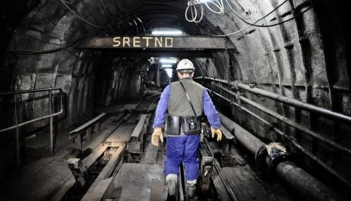 KaljicN1's tweet photo. Njihov je posao težak. Pretežak. Oni su junaci rada. Bravo vam. Za sve! “Duboko iz crne utrobe zemlje, 
k'o marljivi mravi u svome trudu, 
garavih lica izlaze na svjetlost dana...” Laku noć, hrabri ljudi - rudari cijelog svijeta... #theminer https://t.co/H7Bf6U1I60
