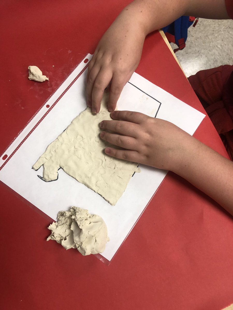 Walker_205's tweet photo. Began working on our Alabama clay models. Tomorrow we are going to paint on the different regions! #fourthgrade #alabamahistory @JEFCOED https://t.co/HVrbaYAJRl