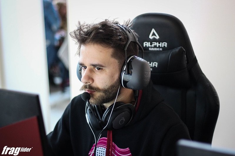 Os @BaeconGG eliminaram os <a href="/TeamHD_Esports/">Team HD</a> com um 2-0 no Qualificador Fechado da <a href="/MasterLeaguePT/">ESC Online Master League Portugal</a> IV!

A equipa de <a href="/SHOUWCS/">Rui Reis</a> vai ao derradeiro jogo dia 15 contra quem perder de <a href="/exploitgg_/">eXploit Esports</a> e #pRoNet pela última vaga na Liga.

fraglider.pt/jogo-6160-baec…

fraglider.pt/14551-master-l…