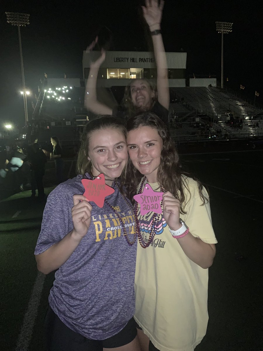 micayla_shaw's tweet photo. finally senior season!!💜💛 #seniorszn https://t.co/DIjqQVblBd