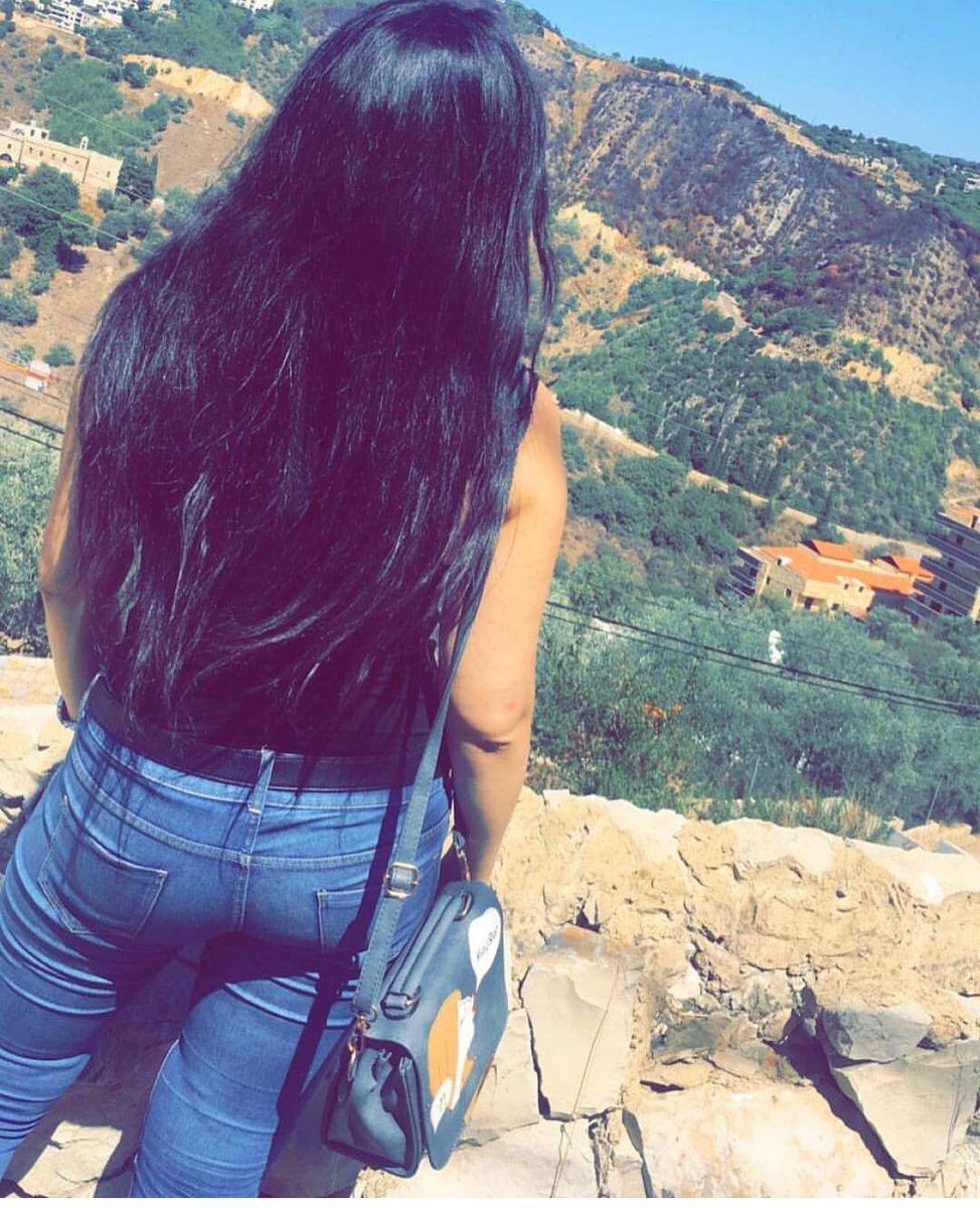 ابتسم . . فسبحآنْ منْ جعـَـل آلآبتسآمة . . فيَ دّيَنْنْآ عـَـبآدّة وعـَـليَهآ نْؤجر . .    صباح الابتسامه